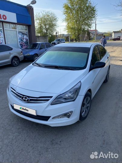Hyundai Solaris 1.4 МТ, 2015, битый, 580 000 км