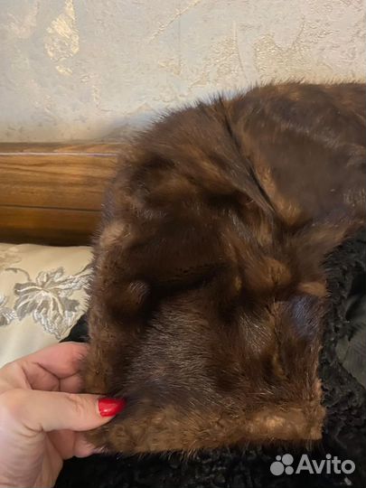 Шуба из каракуля черная, отделка норкой