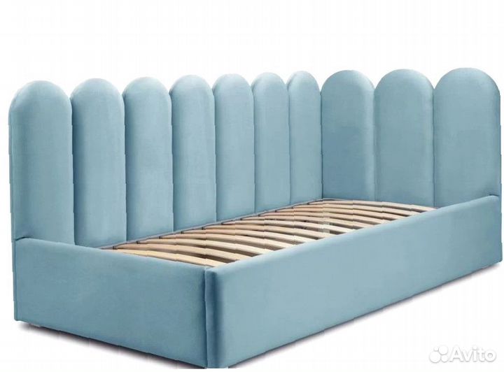 Детская кровать с мягкой спинкой