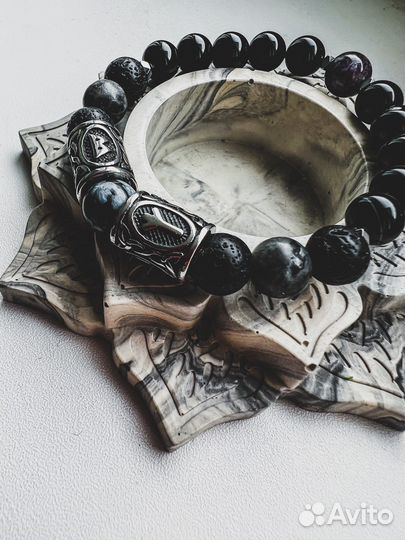 Браслеты с рунами из натуральных камней