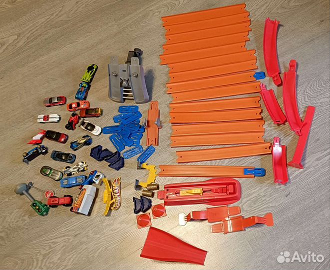 Трек Hot Wheels с петлей и запуском