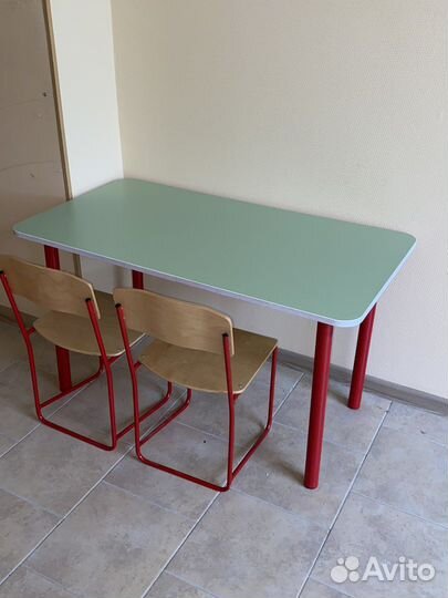 Школьная парта и стул