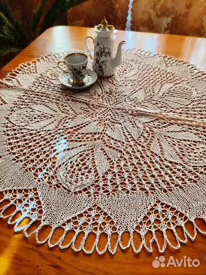 Вязаная салфетка ручной работы