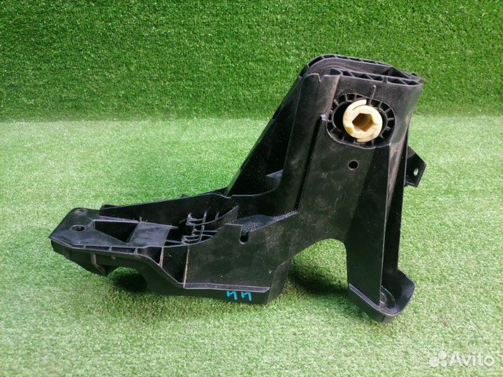 Кронштейн Skoda Octavia A7 CWV 2014