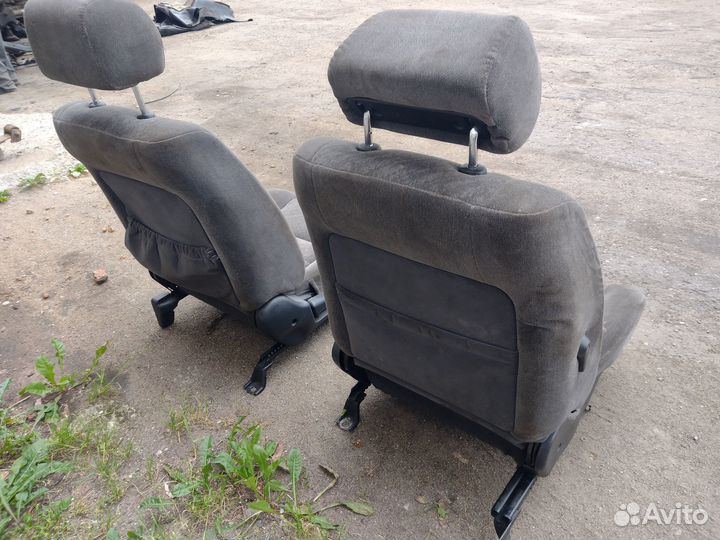 Сиденья передние Nissan Maxima A32