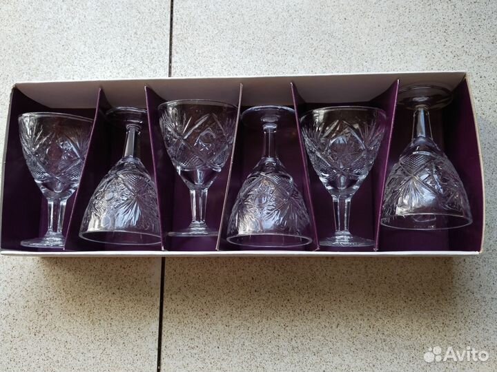 Хрустальные рюмки и фужеры