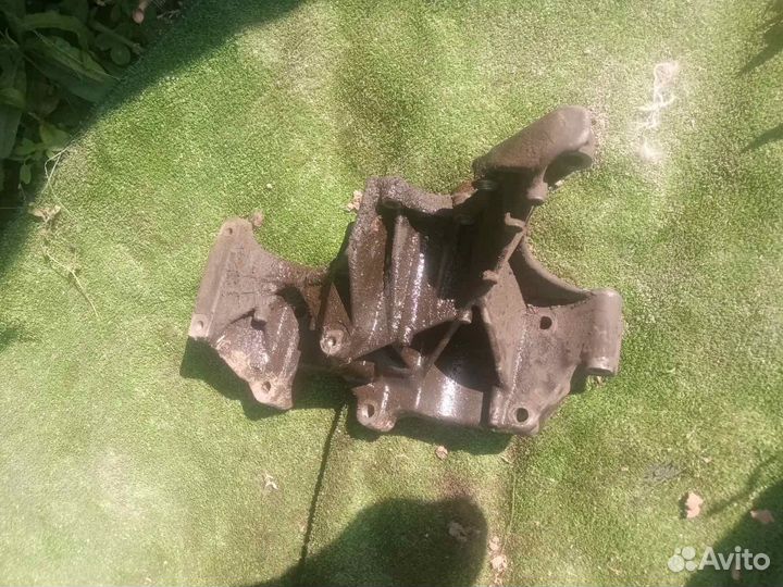 Кронштейн генератора Renault Laguna 1 F3P678