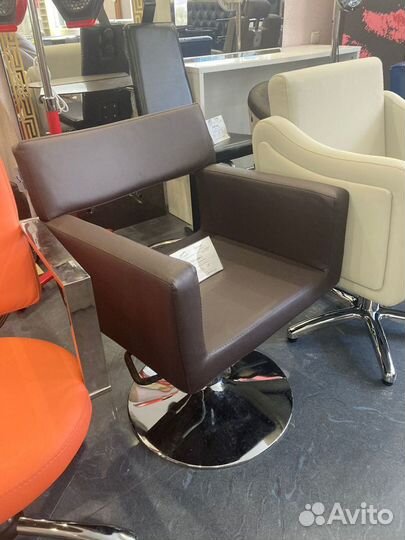 Парикмахерское кресло