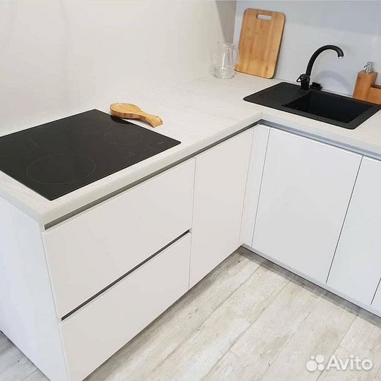 Кухня под потолок из мдф на заказ в Красноармейске