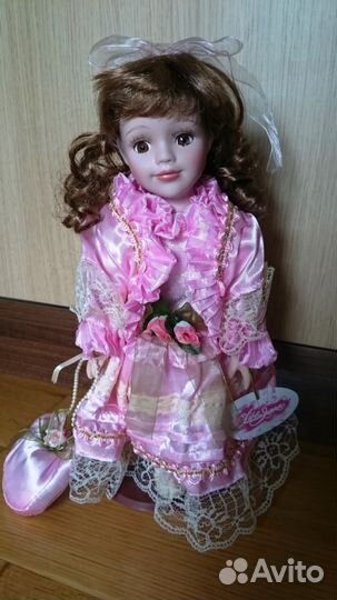 Фарфоровая кукла новая