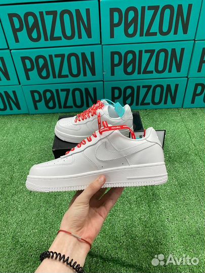 Nike Air Force 1 Supreme Белые Poizon