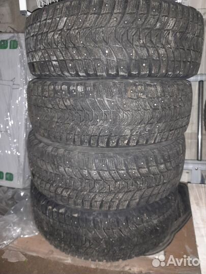 Michelin X-Ice North XIN3 215/65 R16