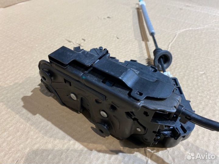 Замок двери задний правый Skoda Rapid CWV 2018