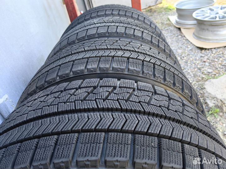 Bridgestone Blizzak VRX 225/40 R18