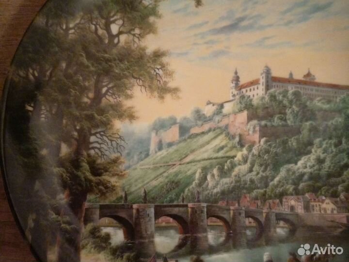 Настенная тарелка