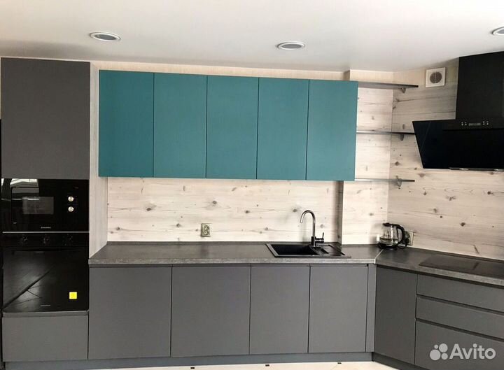 Кухонный гарнитур в современном стиле на заказ