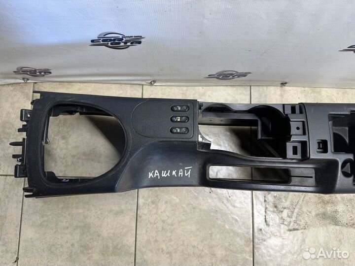 Подлокотник Nissan Qashqai MR20DE 2007