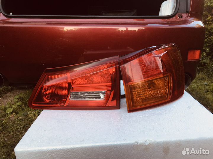Фонари на Lexus is 250 AWD комплект