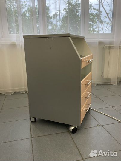 Тумба выкатная педикюрная