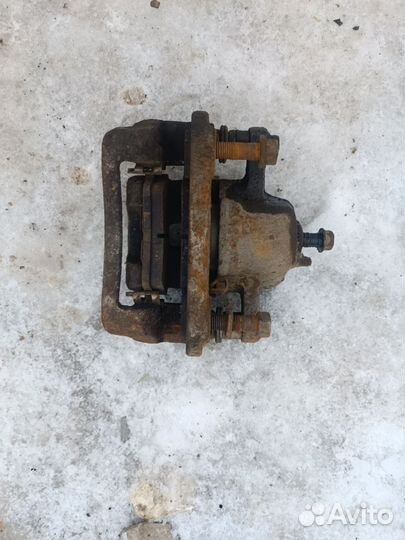 Суппорт тормозной задний Hyundai Tucson 1