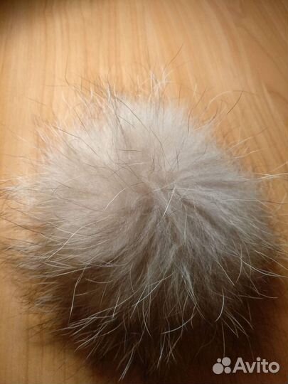 Меховые помпоны натуралка на шапки и валеши