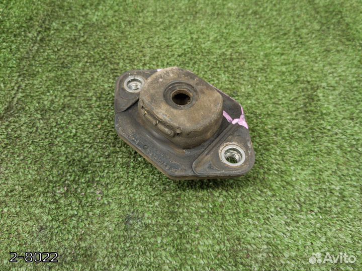 Крепление винтовой пружины BMW E90