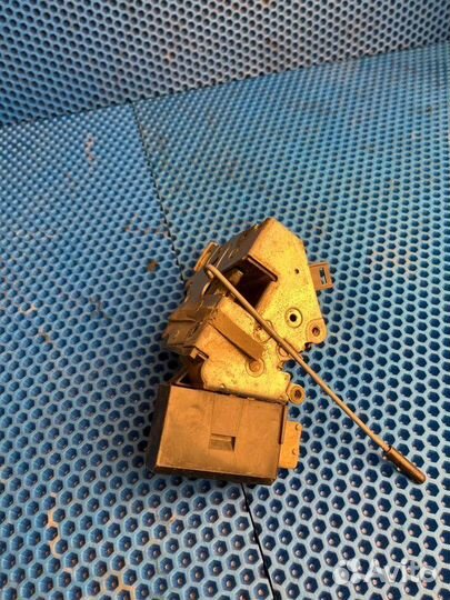 Замок двери передний правый Bmw 5 E39 520I M54 B22