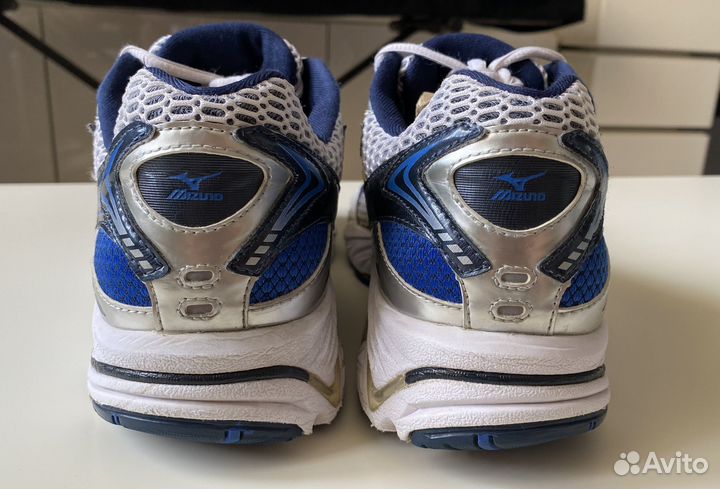 Кроссовки mizuno