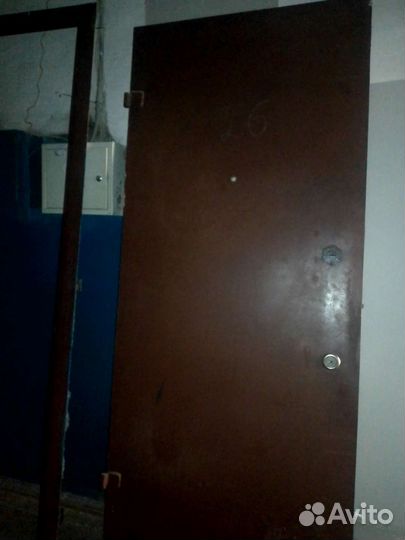Дверь входная металлическая б/у