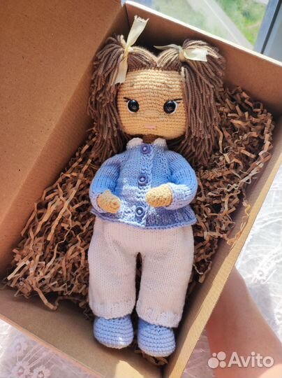 Вязаная кукла ручной работы