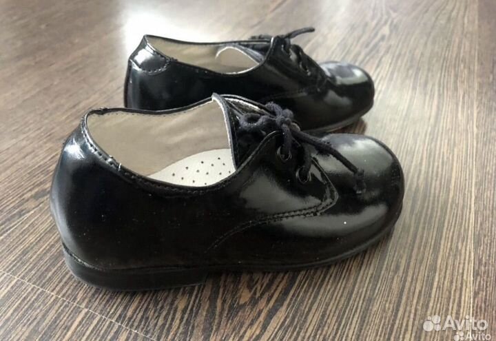 Лаковые туфли для маьчика 24