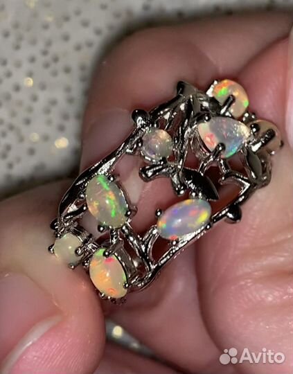 Серебряное кольцо с опалами