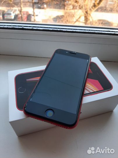 iPhone SE, 64 ГБ