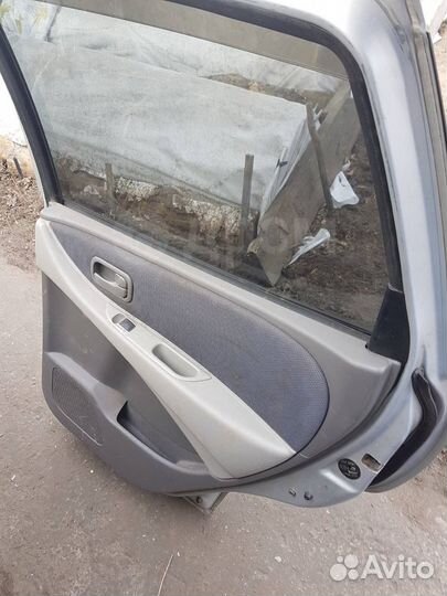 Задняя левая дверь на Nissan Almera Tino 2001 года