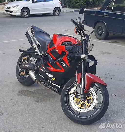 Honda CBR600F4i stant