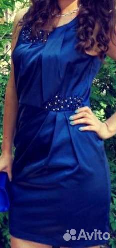 Платье с украшениями