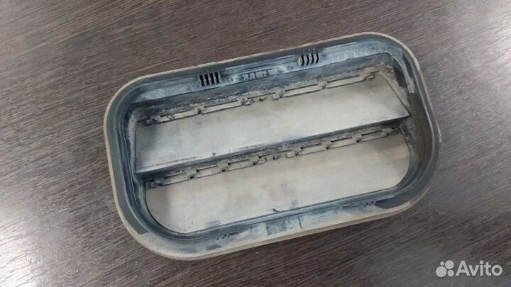 Решетка вентиляционная правая Volkswagen Touareg 1