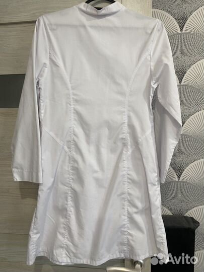 Белый медицинский халат женский