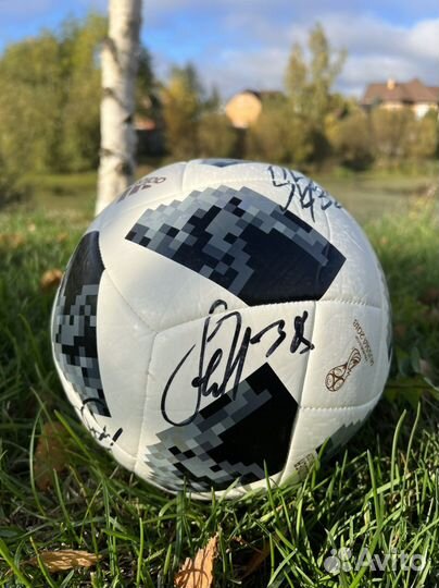 Футбольный мяч с автографами Сборной России 2018