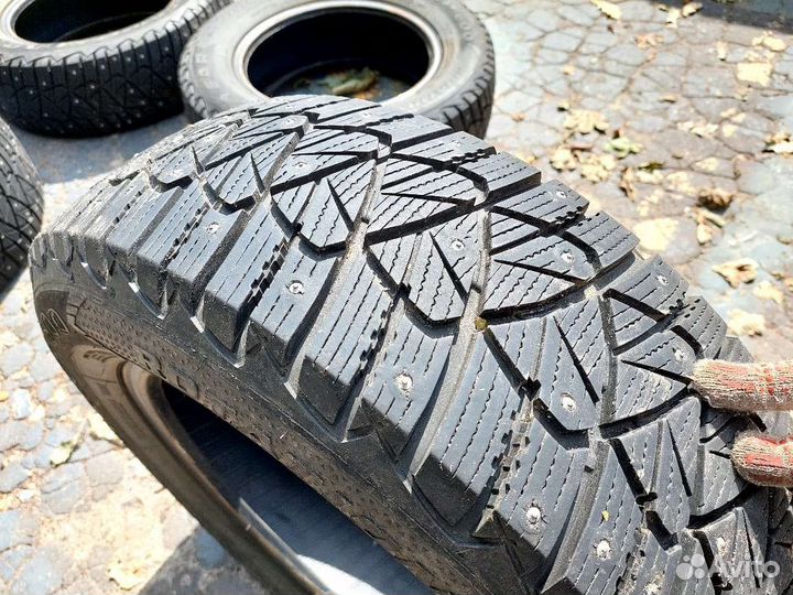 Goodyear Ultragrip 600 215/65 R16