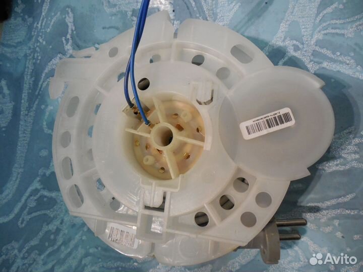 Неисправный пылисос по запчастям Мотор Щётка Шланг