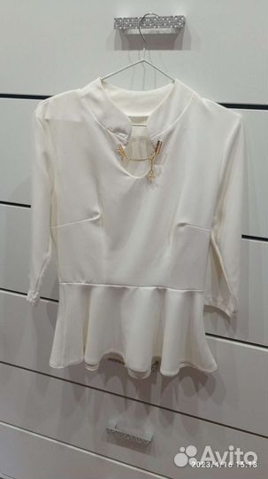 Блузка белая