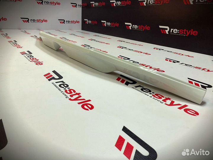 Спойлер Под стекло Prado 150 Белый новый стиль