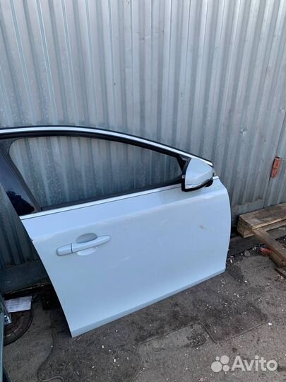 Правая передняя дверь Volvo v40 Вольво V40