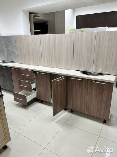 Кухонный гарнитур 2,4м