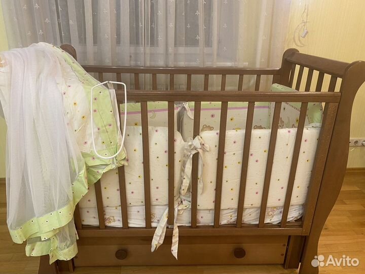 Продам кроватку гандылян массив