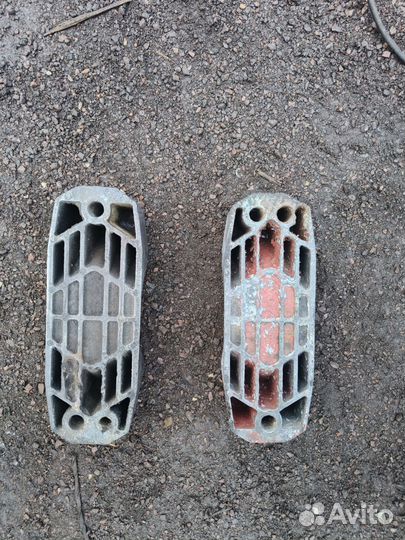 Кронштейн опора двигателя задняя Volvo F12