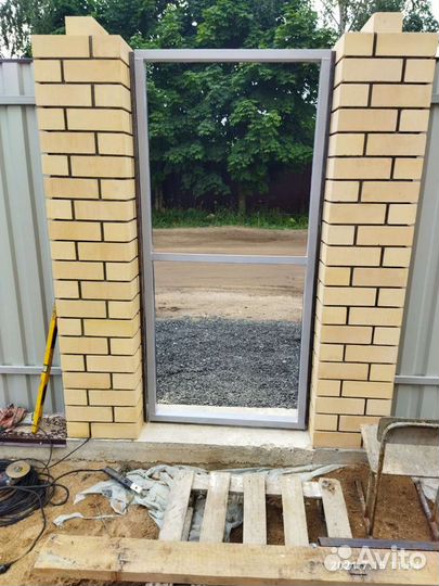 Заборы ворота калитки, скос травы, фундамент