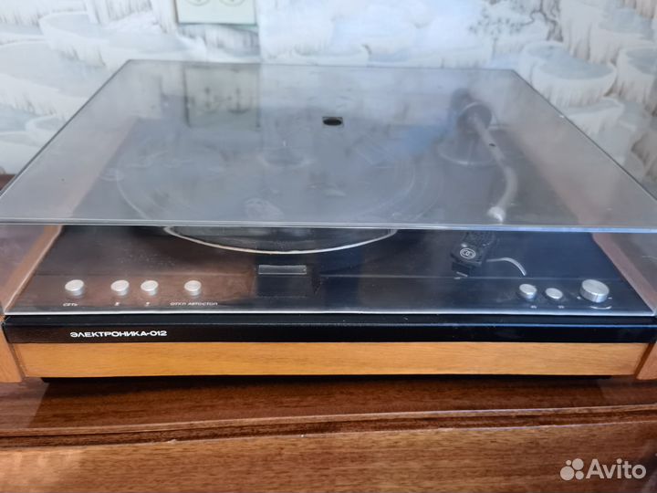 Проигрыватель винила электроника-012