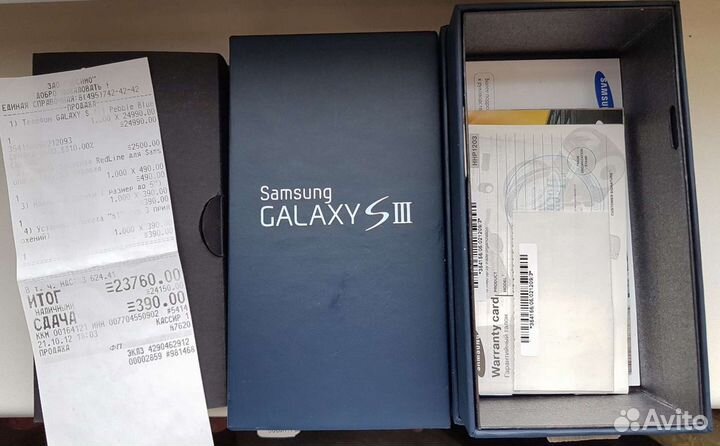 Задняя крышка на Samsung S3 mini и коробка от S3